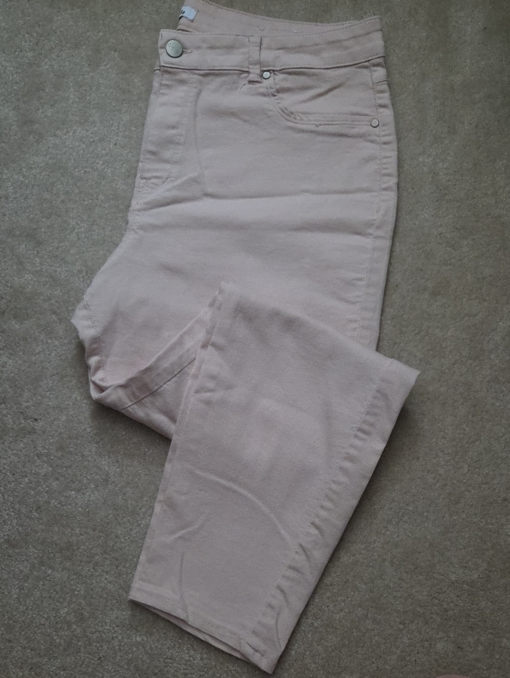 d. jeans Slim High-Rise Capris in Pale Pink